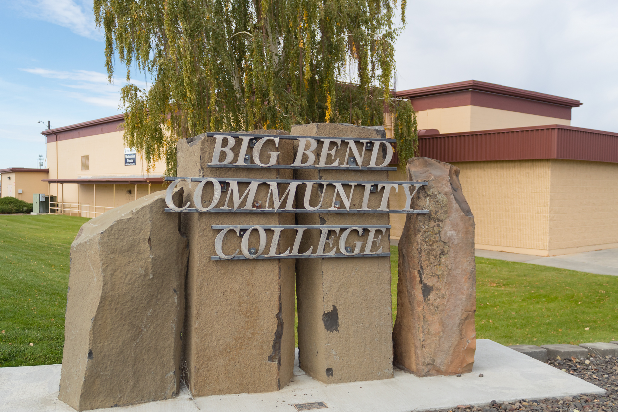 basalt rock column sign with big bend community college in metal letters