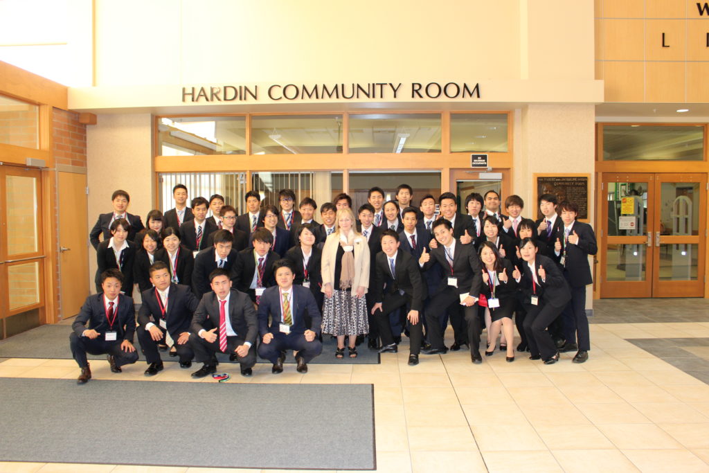 large group of students and city manager